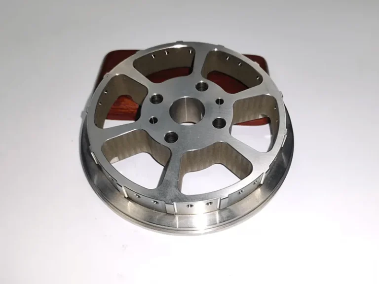 5-spoke wheel hub, contoured spoke pockets, notched rim barrel, view 1