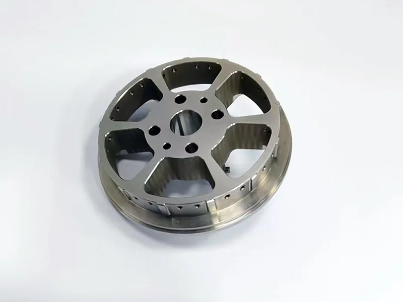 5-spoke wheel hub, contoured spoke pockets, notched rim barrel, view 2