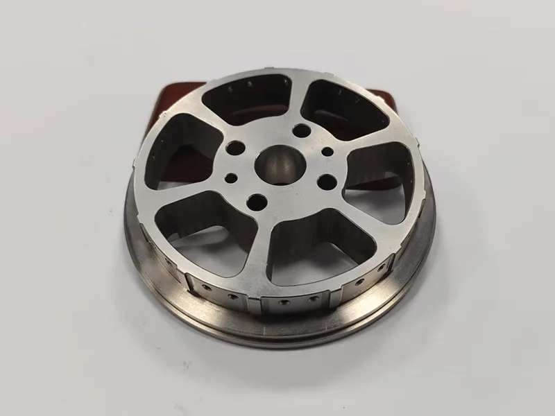 5-spoke wheel hub, contoured spoke pockets, notched rim barrel, view 5