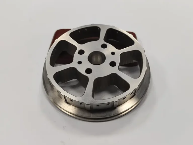5-spoke wheel hub, contoured spoke pockets, notched rim barrel, view 6
